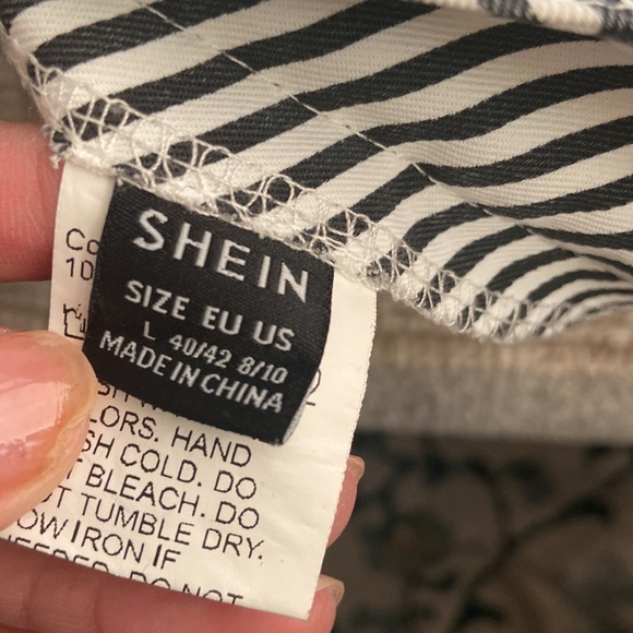 Shein Black and White wide leg, stripped slacks - Picture 5 of 8